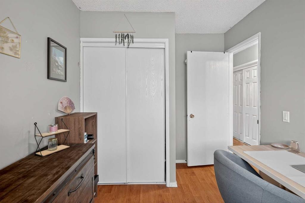 28-6503 Ranchview Drive Nw, Calgary, AB - Indoor Photo Showing Bedroom
