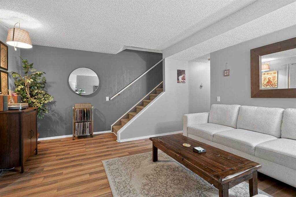 28-6503 Ranchview Drive Nw, Calgary, AB - Indoor Photo Showing Living Room