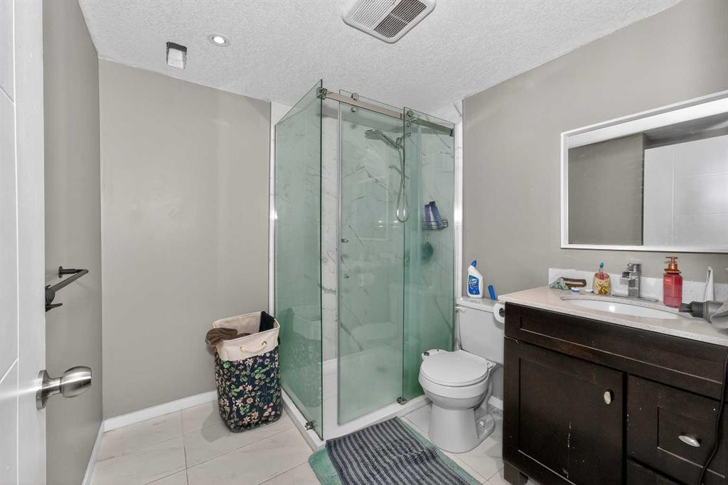 45 Redstone Drive Ne, Calgary, AB - Indoor Photo Showing Bathroom
