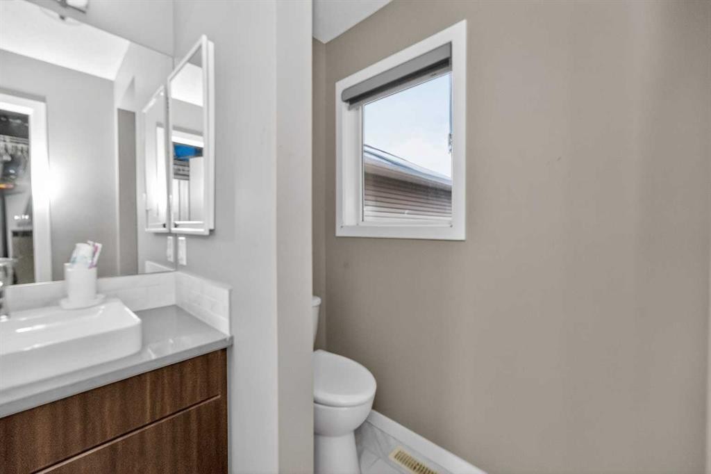 45 Redstone Drive Ne, Calgary, AB - Indoor Photo Showing Bathroom