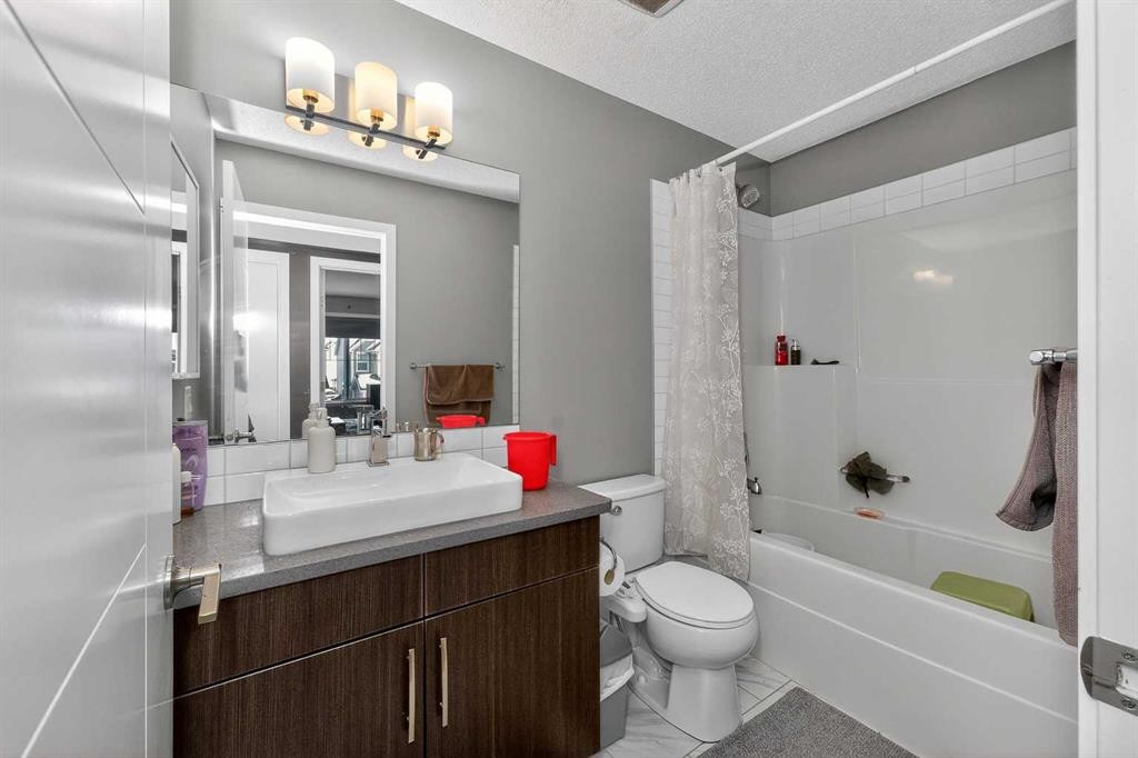 45 Redstone Drive Ne, Calgary, AB - Indoor Photo Showing Bathroom