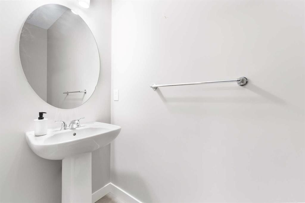 24 Seton Grove Se, Calgary, AB - Indoor Photo Showing Bathroom