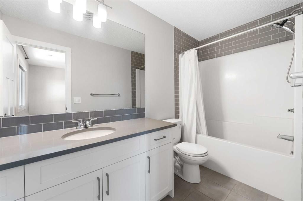 24 Seton Grove Se, Calgary, AB - Indoor Photo Showing Bathroom
