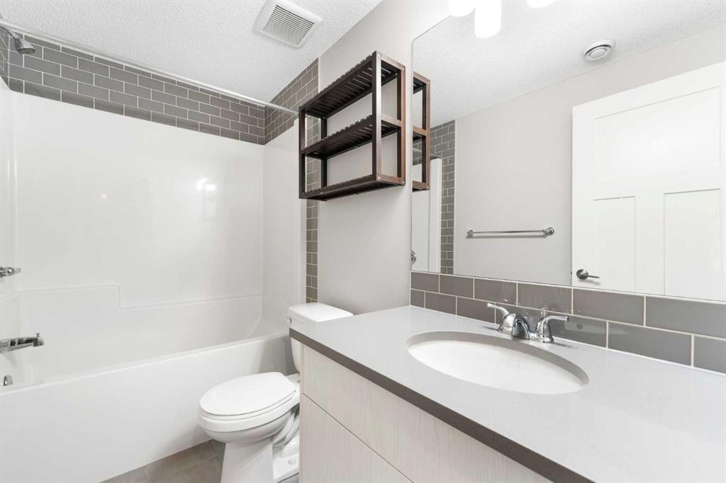 24 Seton Grove Se, Calgary, AB - Indoor Photo Showing Bathroom