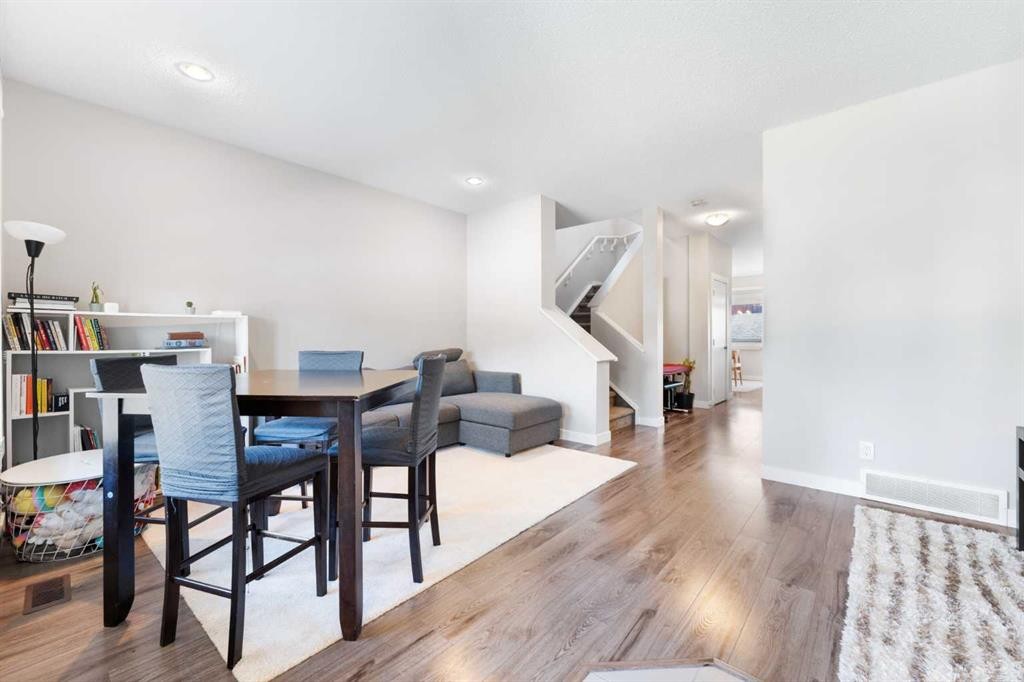 24 Seton Grove Se, Calgary, AB - Indoor