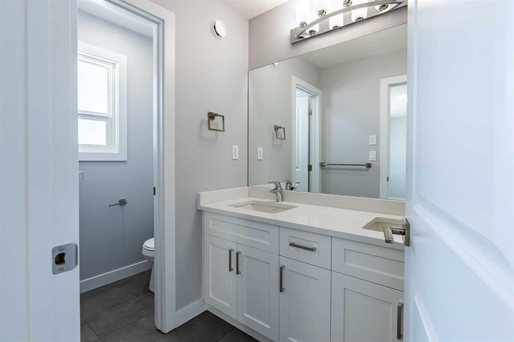3 Heritage Point, Cochrane, AB - Indoor Photo Showing Bathroom