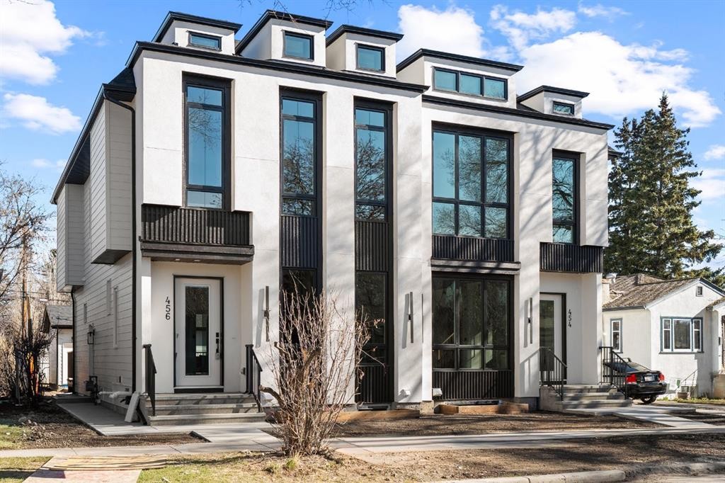 456 22 Avenue Nw, Calgary, AB - Outdoor With Facade