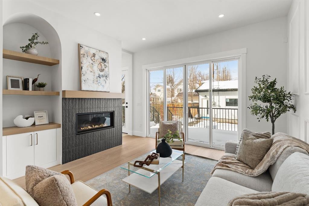 456 22 Avenue Nw, Calgary, AB - Indoor Photo Showing Living Room With Fireplace
