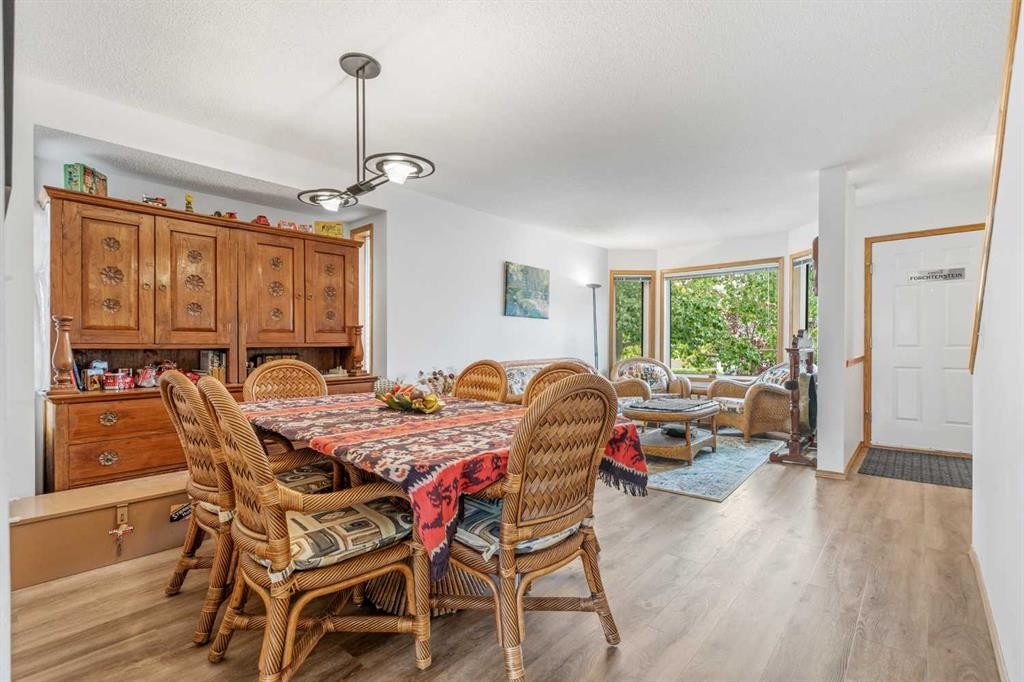 39 Arbour Wood Close Nw, Calgary, AB - Indoor Photo Showing Dining Room