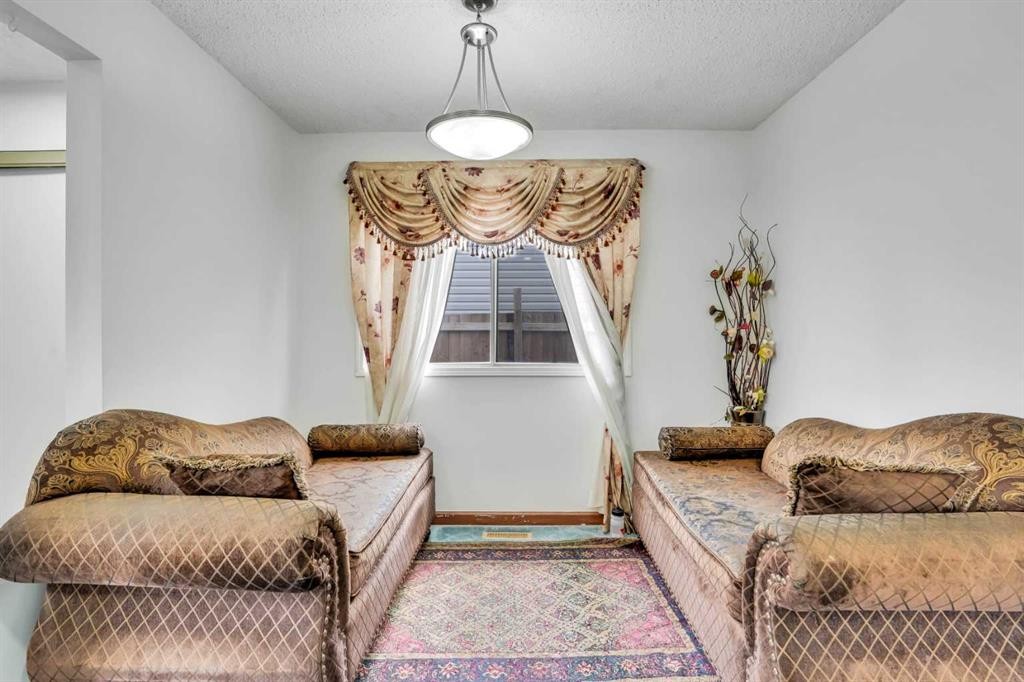 43 Falshire Close Ne, Calgary, AB - Indoor Photo Showing Bedroom