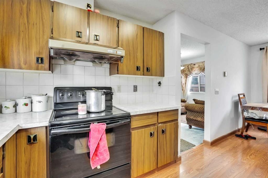 43 Falshire Close Ne, Calgary, AB - Indoor Photo Showing Kitchen