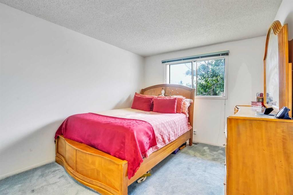 43 Falshire Close Ne, Calgary, AB - Indoor Photo Showing Bedroom