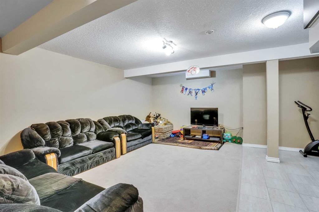 43 Falshire Close Ne, Calgary, AB - Indoor