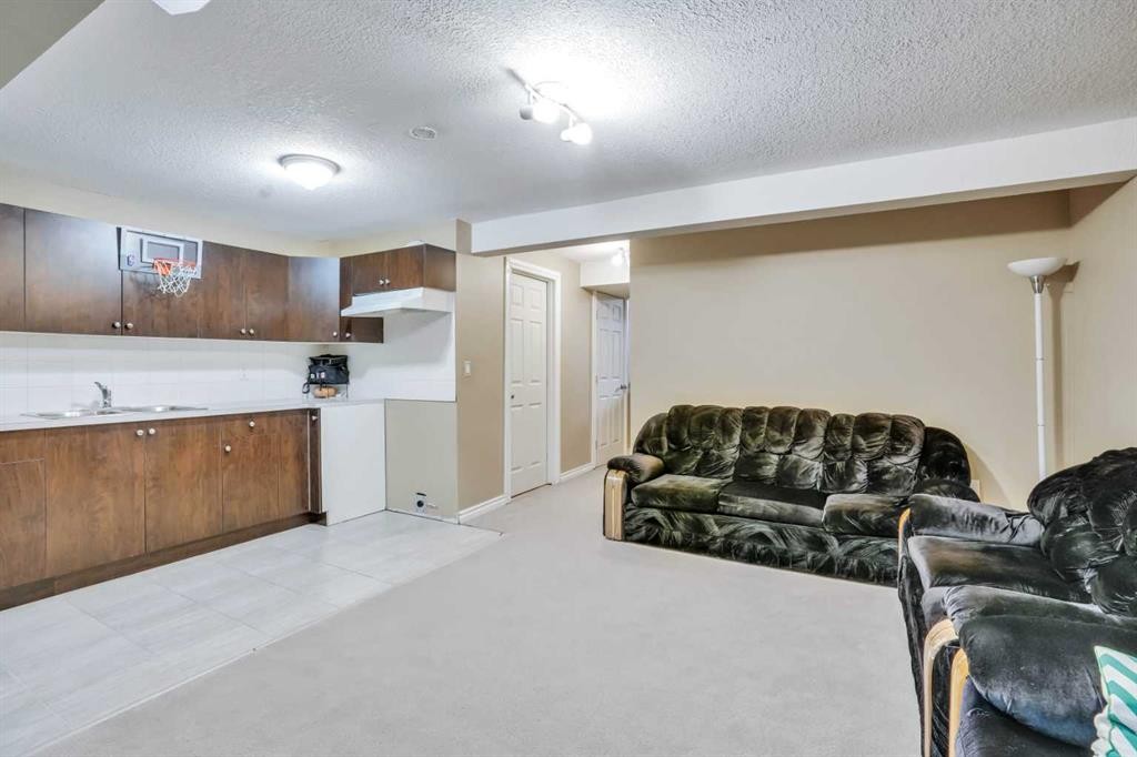 43 Falshire Close Ne, Calgary, AB - Indoor