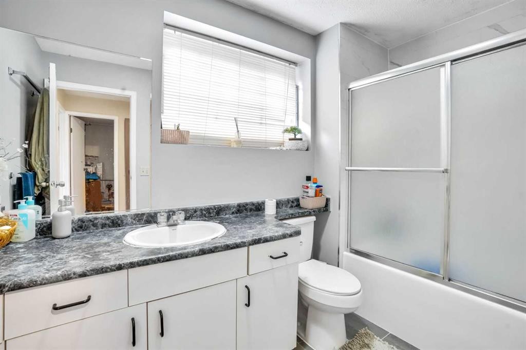 43 Falshire Close Ne, Calgary, AB - Indoor Photo Showing Bathroom
