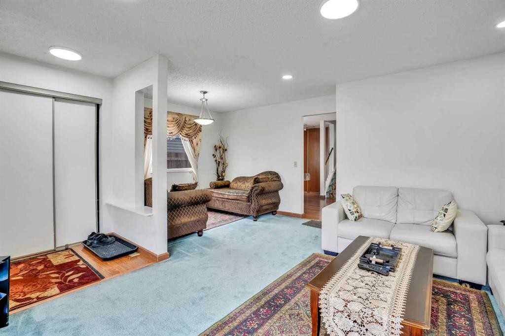 43 Falshire Close Ne, Calgary, AB - Indoor Photo Showing Living Room