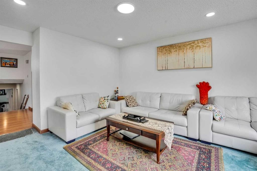 43 Falshire Close Ne, Calgary, AB - Indoor Photo Showing Living Room