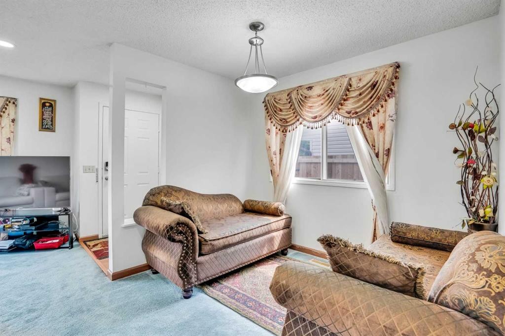 43 Falshire Close Ne, Calgary, AB - Indoor Photo Showing Living Room
