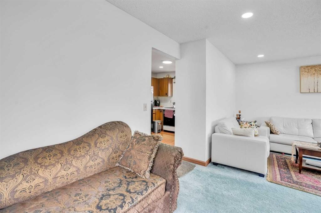 43 Falshire Close Ne, Calgary, AB - Indoor Photo Showing Living Room