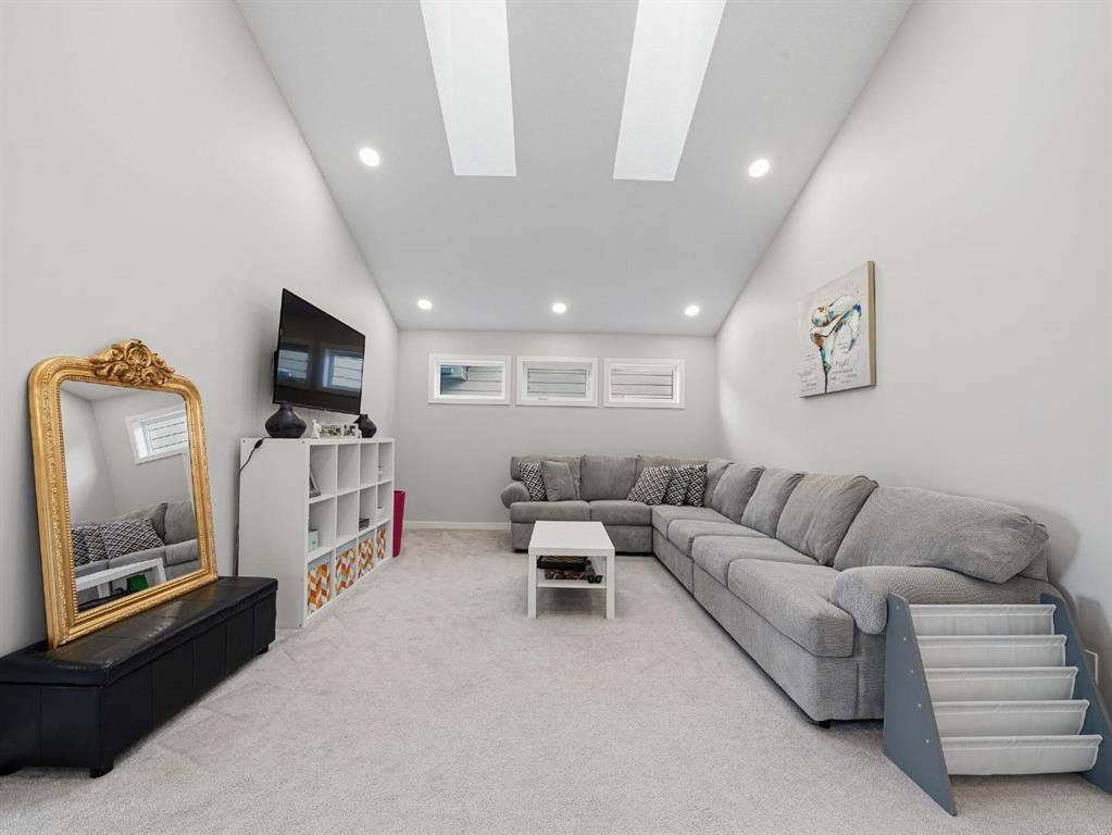 44 Masters Terrace Se, Calgary, AB - Indoor