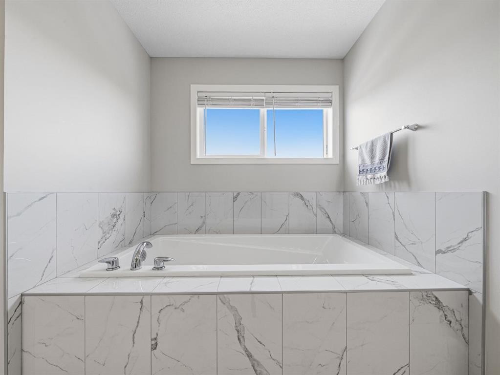 44 Masters Terrace Se, Calgary, AB - Indoor Photo Showing Bathroom