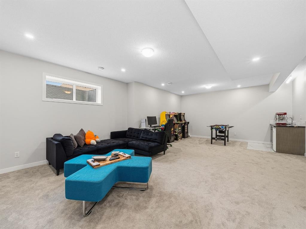 44 Masters Terrace Se, Calgary, AB - Indoor