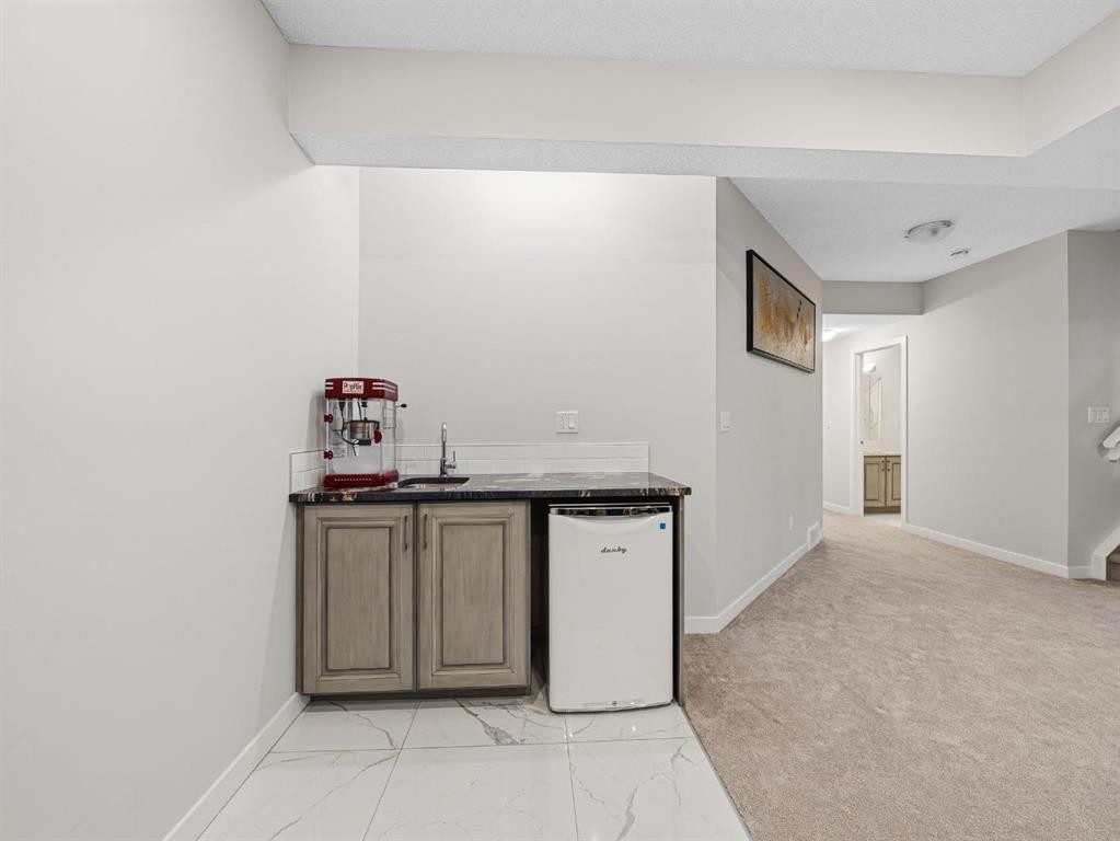 44 Masters Terrace Se, Calgary, AB - Indoor
