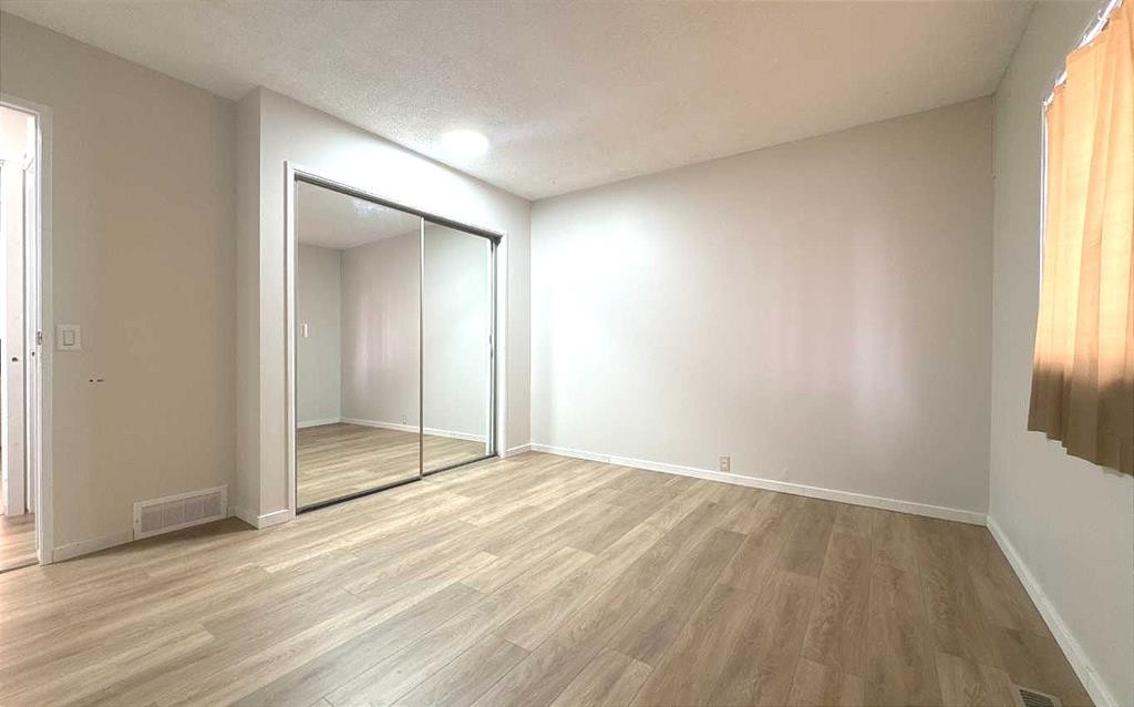 2715 41A Avenue Se, Calgary, AB - Indoor Photo Showing Other Room