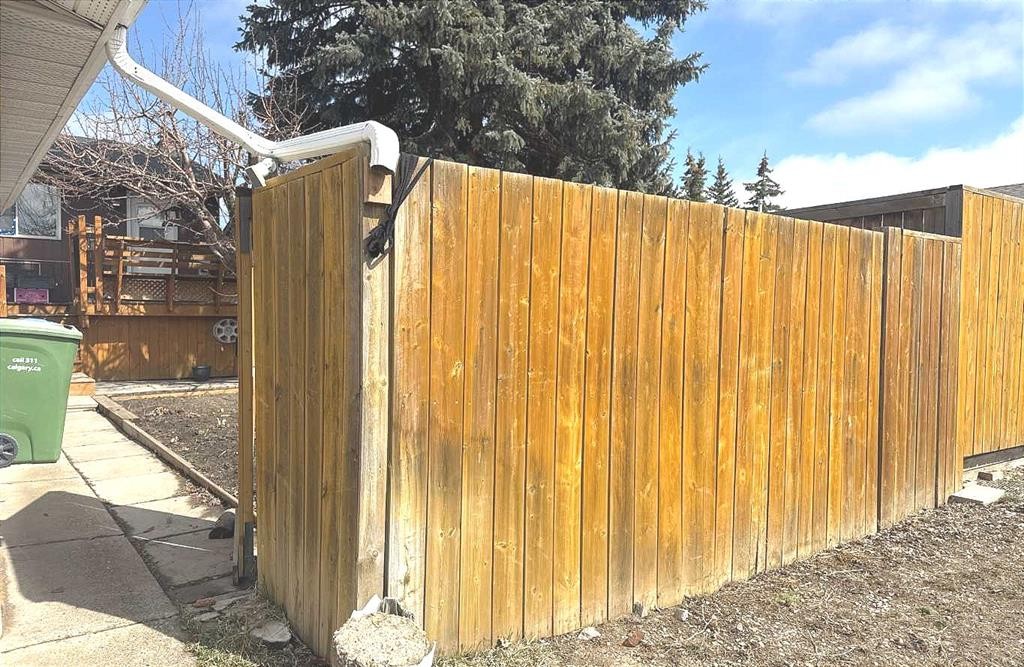 2715 41A Avenue Se, Calgary, AB - Outdoor