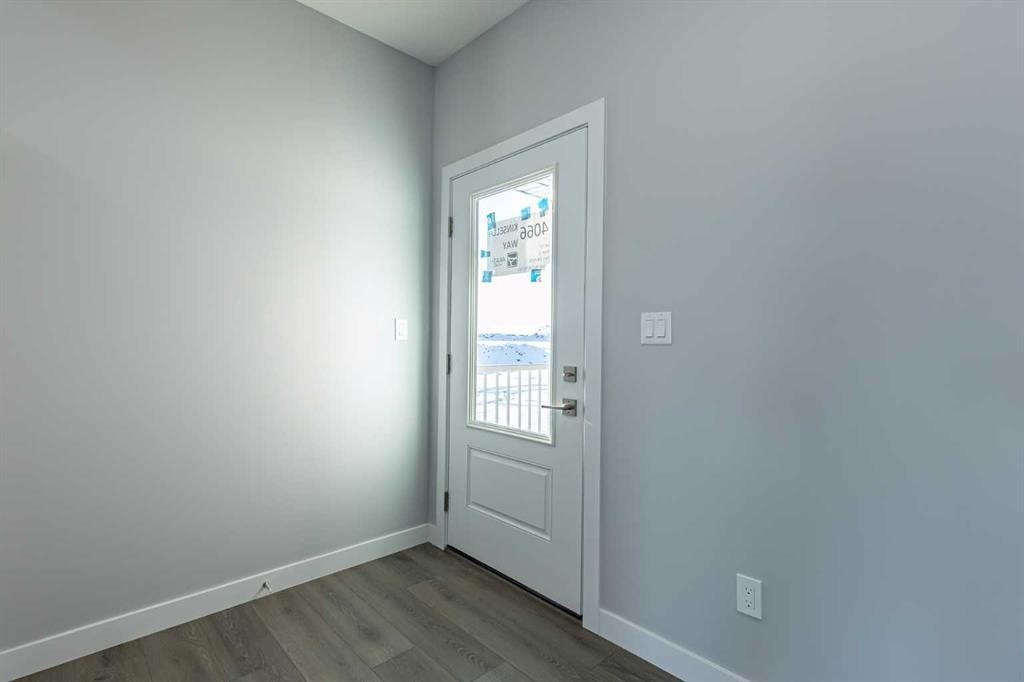7 Heritage Point, Cochrane, AB - Indoor Photo Showing Other Room