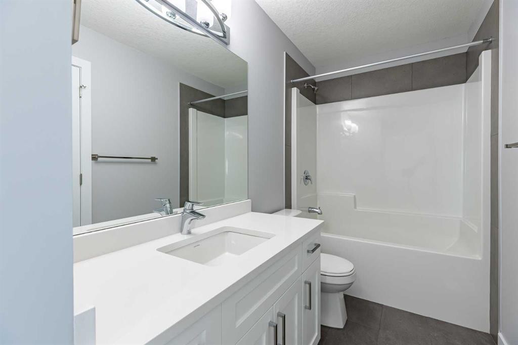 7 Heritage Point, Cochrane, AB - Indoor Photo Showing Bathroom