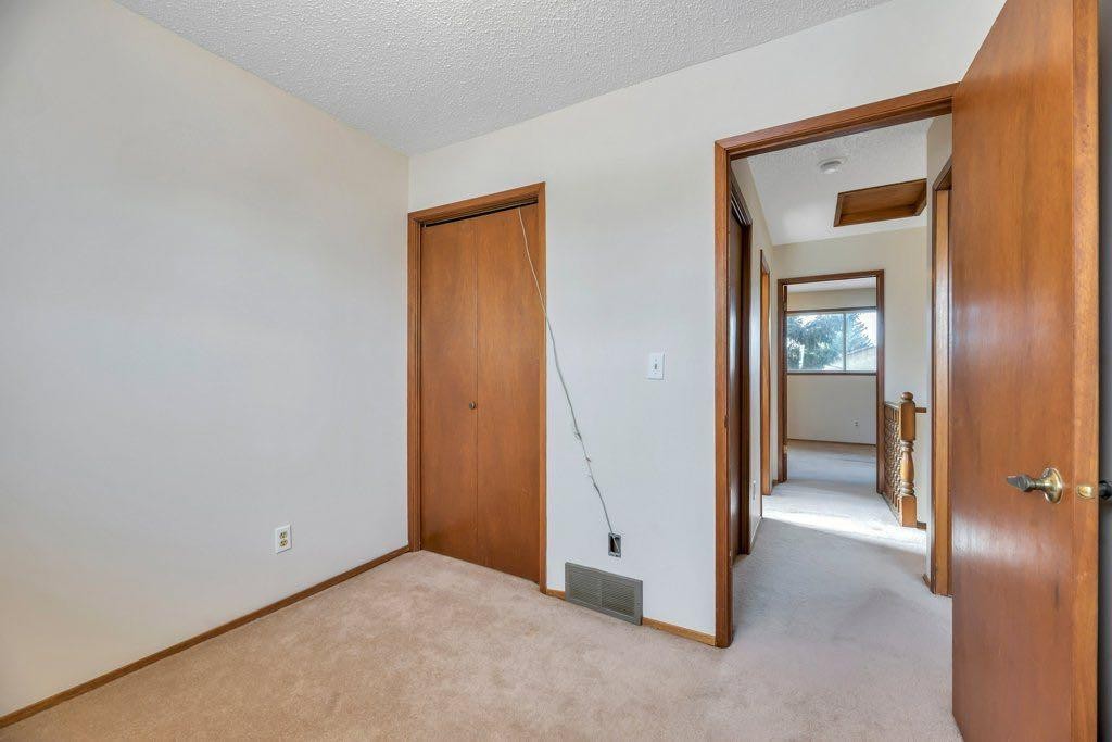 56 Cedarwood Hill Sw, Calgary, AB - Indoor Photo Showing Other Room