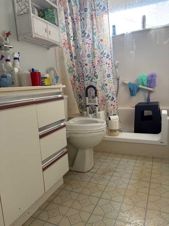 3111 Richmond Road Sw, Calgary, AB - Indoor Photo Showing Bathroom