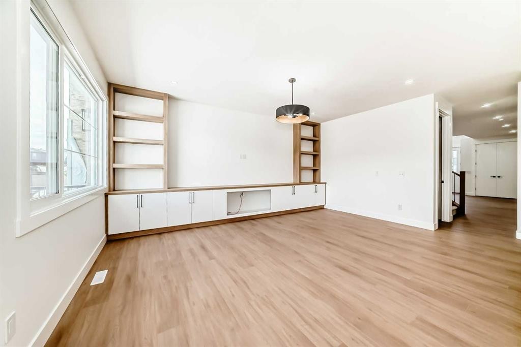 28 Saddlecrest Manor Ne, Calgary, AB - Indoor Photo Showing Other Room