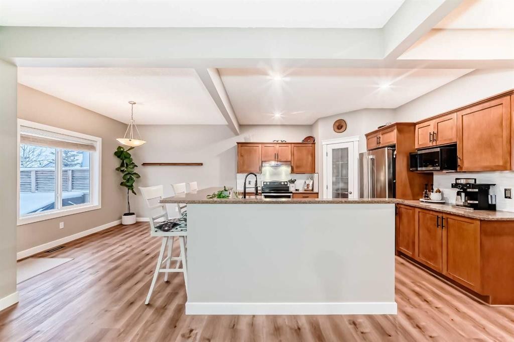 449 Sunset Link, Crossfield, AB - Indoor Photo Showing Kitchen