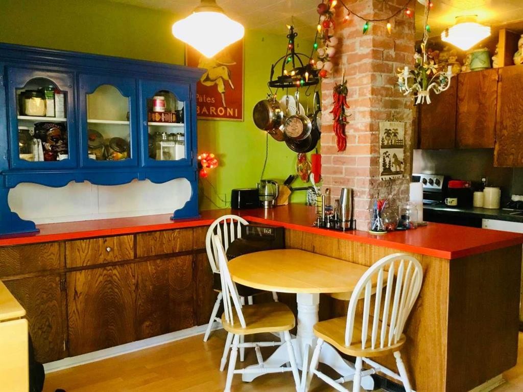 938 5A Street Nw, Calgary, AB - Indoor Photo Showing Dining Room