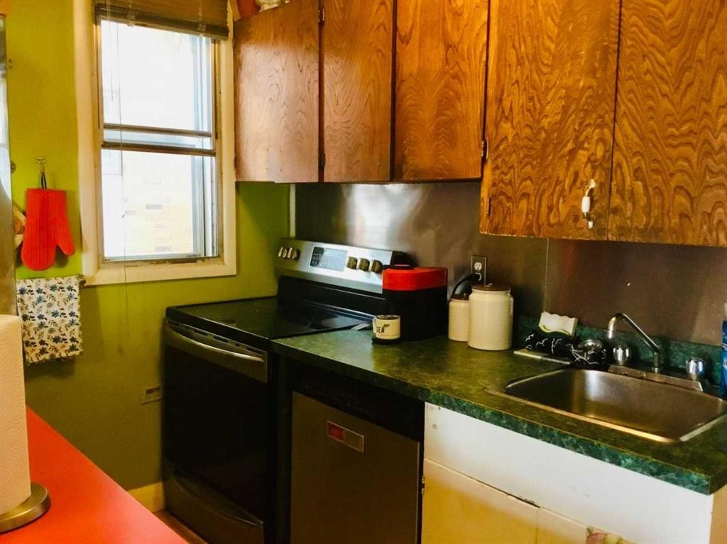 938 5A Street Nw, Calgary, AB - Indoor Photo Showing Kitchen