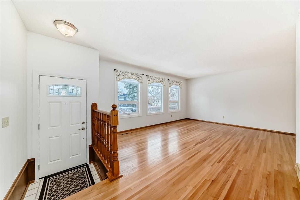 8423 Addison Drive Se, Calgary, AB - Indoor Photo Showing Other Room