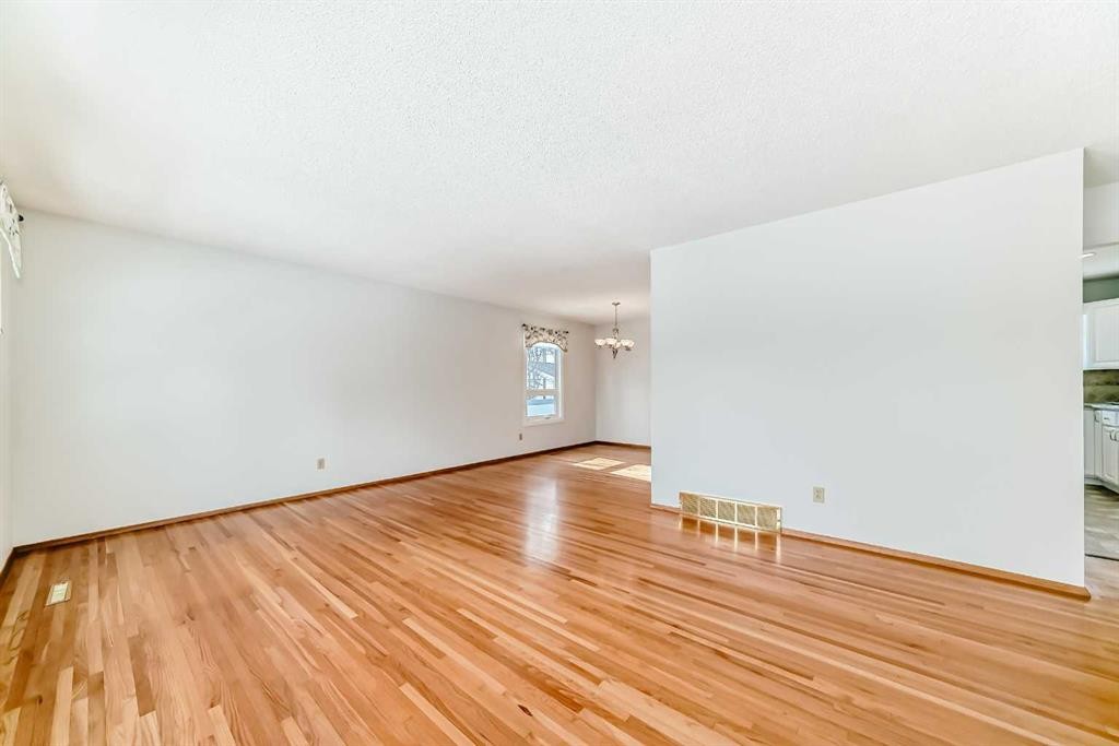 8423 Addison Drive Se, Calgary, AB - Indoor Photo Showing Other Room