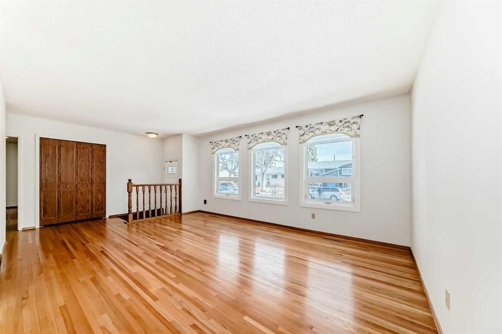 8423 Addison Drive Se, Calgary, AB - Indoor Photo Showing Other Room