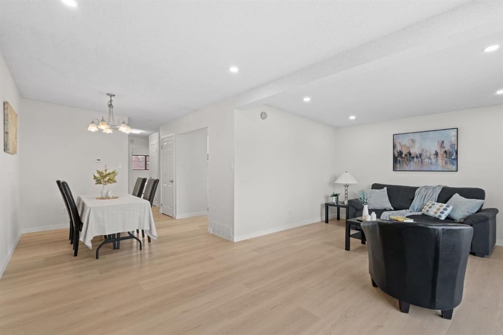 8547 47 Avenue Nw, Calgary, AB - Indoor