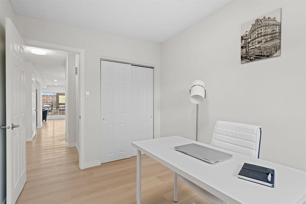 8547 47 Avenue Nw, Calgary, AB - Indoor