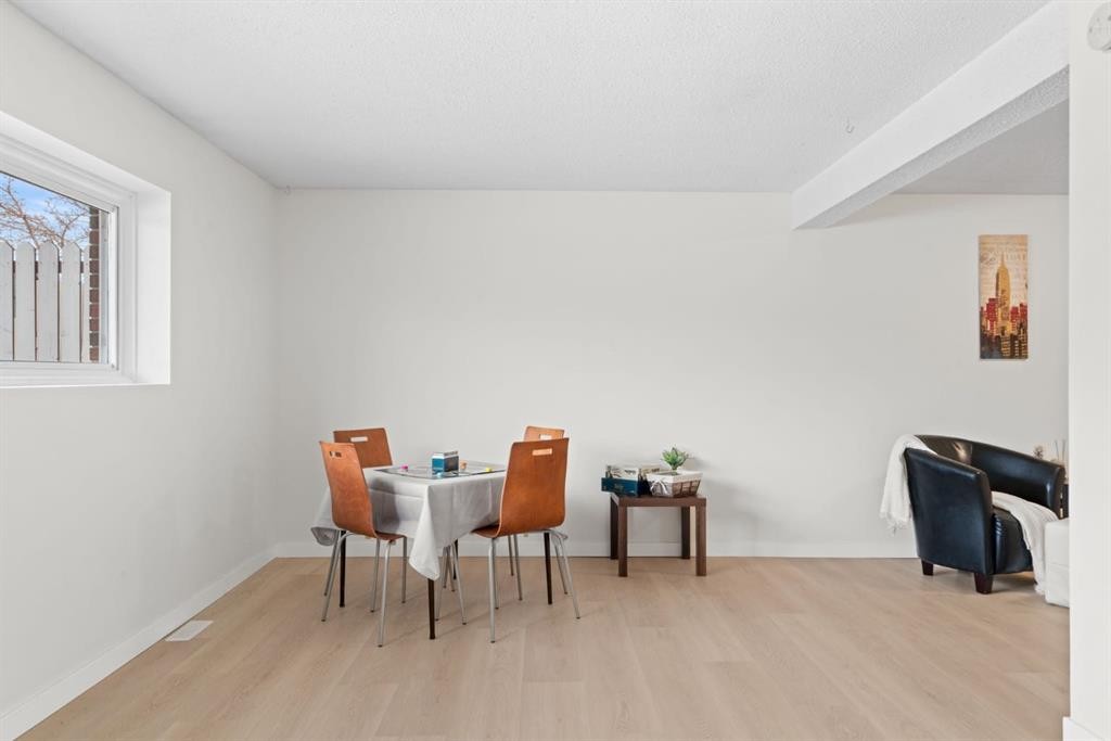 8547 47 Avenue Nw, Calgary, AB - Indoor