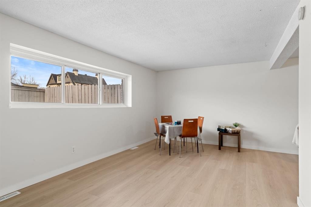 8547 47 Avenue Nw, Calgary, AB - Indoor