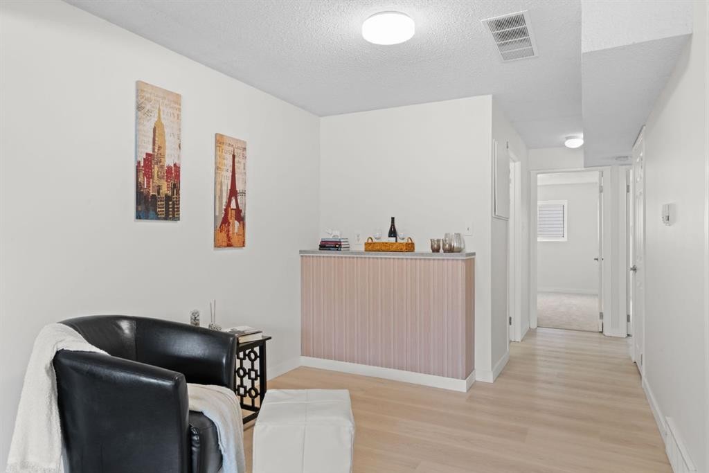 8547 47 Avenue Nw, Calgary, AB - Indoor Photo Showing Other Room