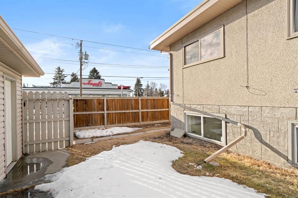8547 47 Avenue Nw, Calgary, AB - Outdoor With Exterior
