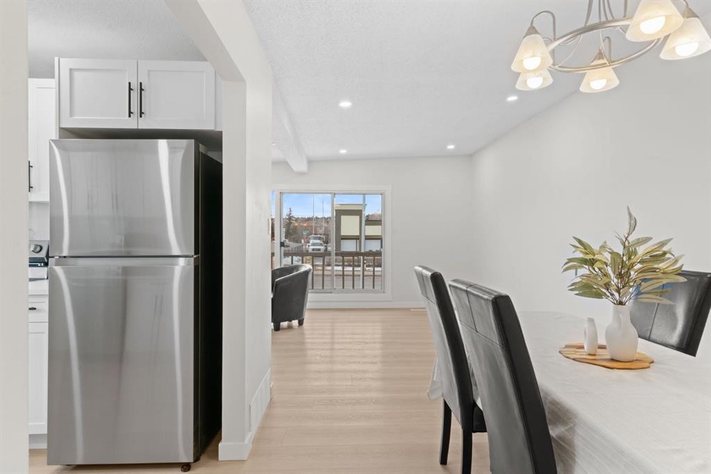 8547 47 Avenue Nw, Calgary, AB - Indoor