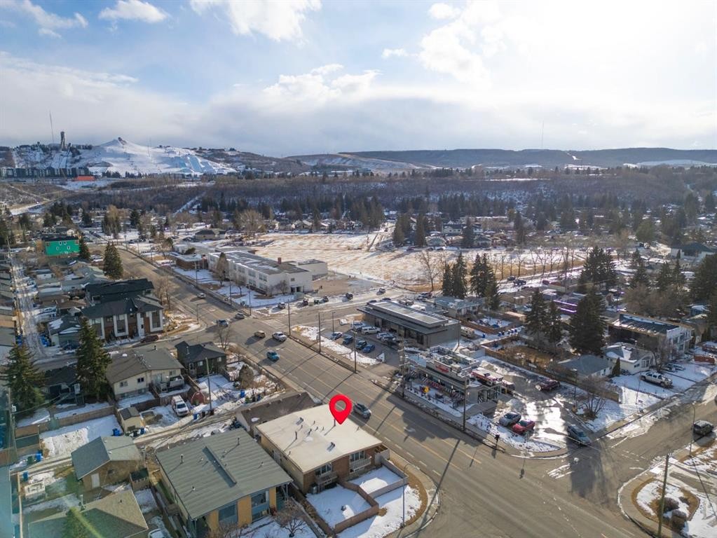 8547 47 Avenue Nw, Calgary, AB - Outdoor With View