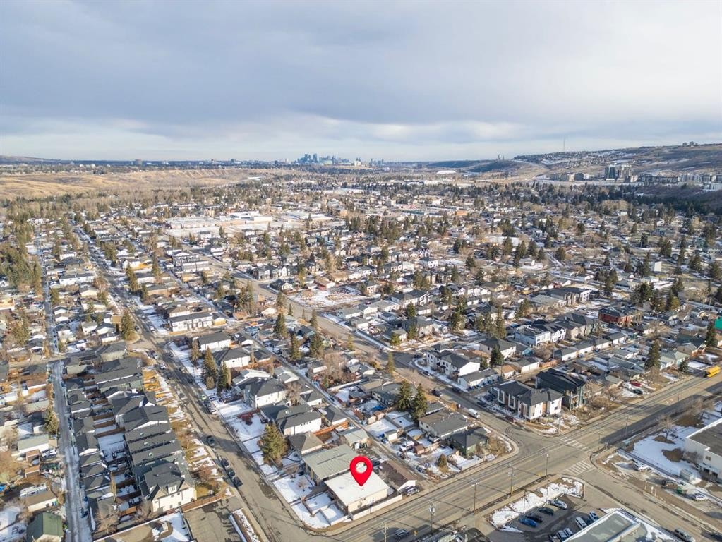 8547 47 Avenue Nw, Calgary, AB - Outdoor With View