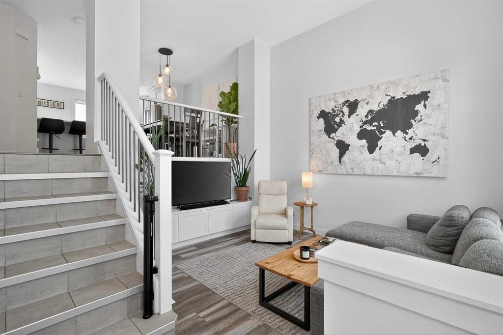 103 Cranbrook Walk Se, Calgary, AB - Indoor